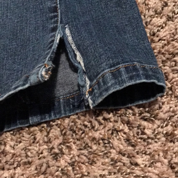 Tommy Hilfiger Jeans in a size 5. - Picture 7 of 7